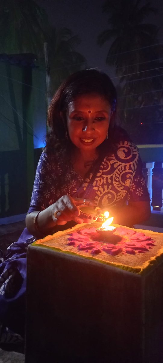 Susmita767's tweet photo. শুভ দীপাবলির শুভেচ্ছা....ঈশ্বর সবাইকে ভালো রাখুক সুস্থ এই কামনা করি...🙏🙏 https://t.co/ctXbyYSbcQ