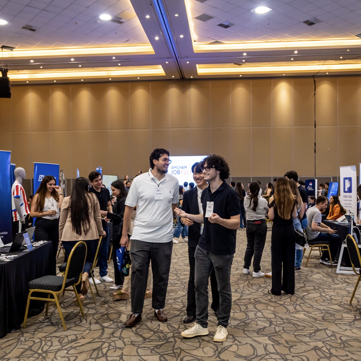 FundacionAMCHAM's tweet image. ✨AmCham Job Fair | Segunda edición✨
Una jornada que nos unió para crear juntos un futuro brillante: oportunidades de empleo, mentorías con líderes empresariales, un panel de CEOs, charlas con expertos ¡y mucho networking! 🚀
Gracias por vivir esta experiencia junto a nosotros