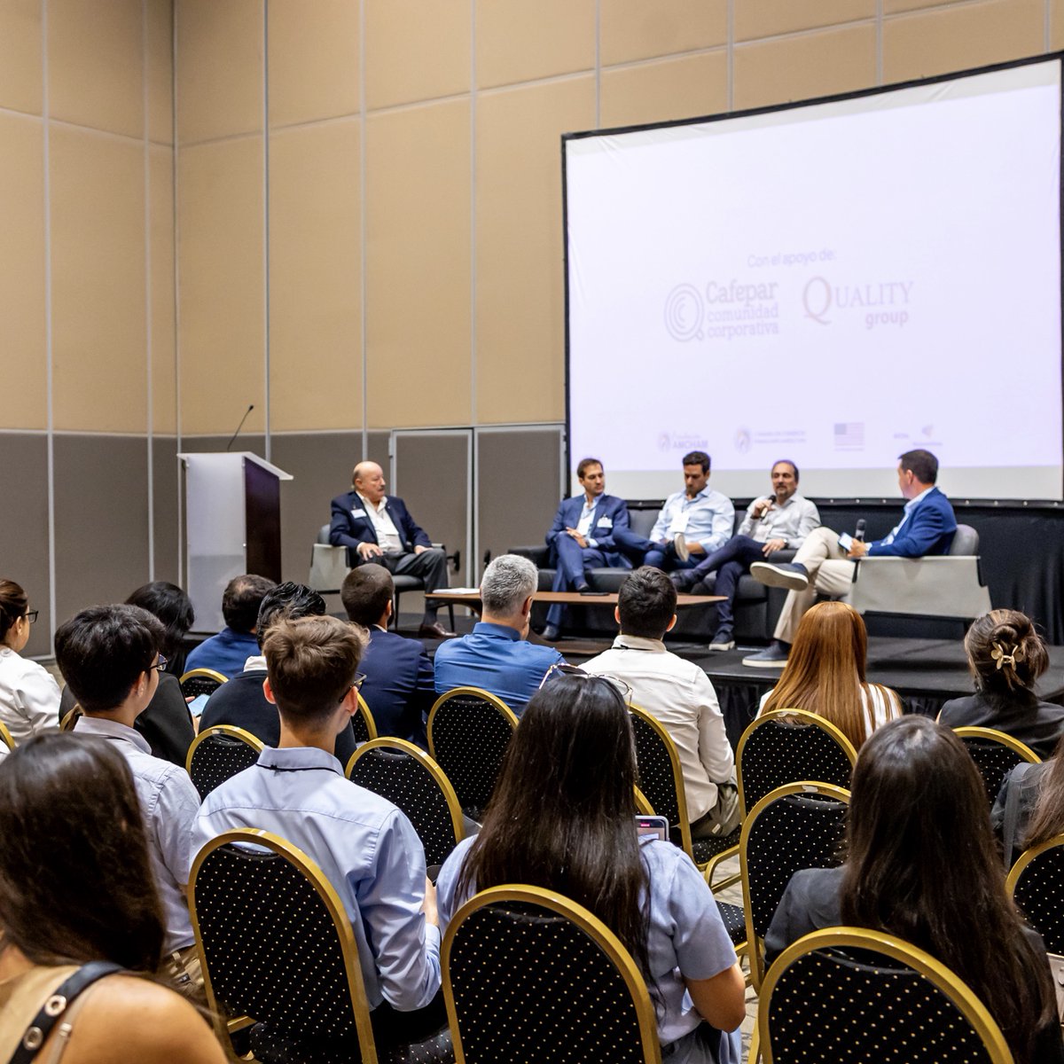 FundacionAMCHAM's tweet image. ✨AmCham Job Fair | Segunda edición✨
Una jornada que nos unió para crear juntos un futuro brillante: oportunidades de empleo, mentorías con líderes empresariales, un panel de CEOs, charlas con expertos ¡y mucho networking! 🚀
Gracias por vivir esta experiencia junto a nosotros