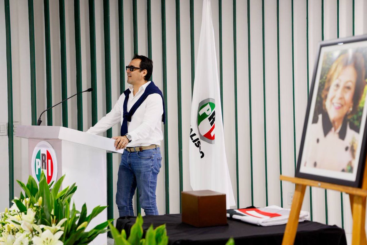 LauHaro's tweet photo. La Maestra Bertha Onésima González fue una gran priista, con un legado imborrable y una amistad entrañable.

Hoy le rendimos homenaje póstumo entre familia, amistades y compañeros a esta mujer que ha dejado huella entre distintas generaciones.

Que descanse en paz. https://t.co/RsigvJzqPm