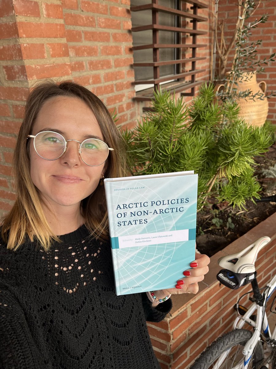 tarraga_ana's tweet image. Mondays feel less like Mondays when you come home to months of work made real. I contributed a chapter on Spain and its future polar policy to this book, as part of my PhD ❄️🇪🇸 Thanks to @Medydrvc , #StefanKirchner and @ulatowski_laura and congrats to all co-authors! 👏🏻❤️