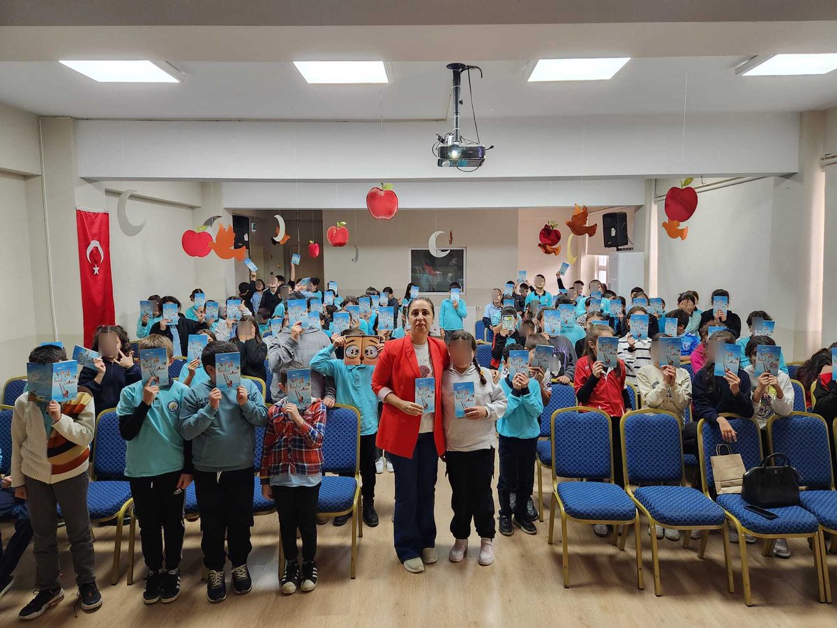 Öğrencilerimiz Bulut Zamanı kitabı yazarı EZGİ ALKAN TUZCU ile buluştular. Güzel bir söyleşi gerçekleşti.