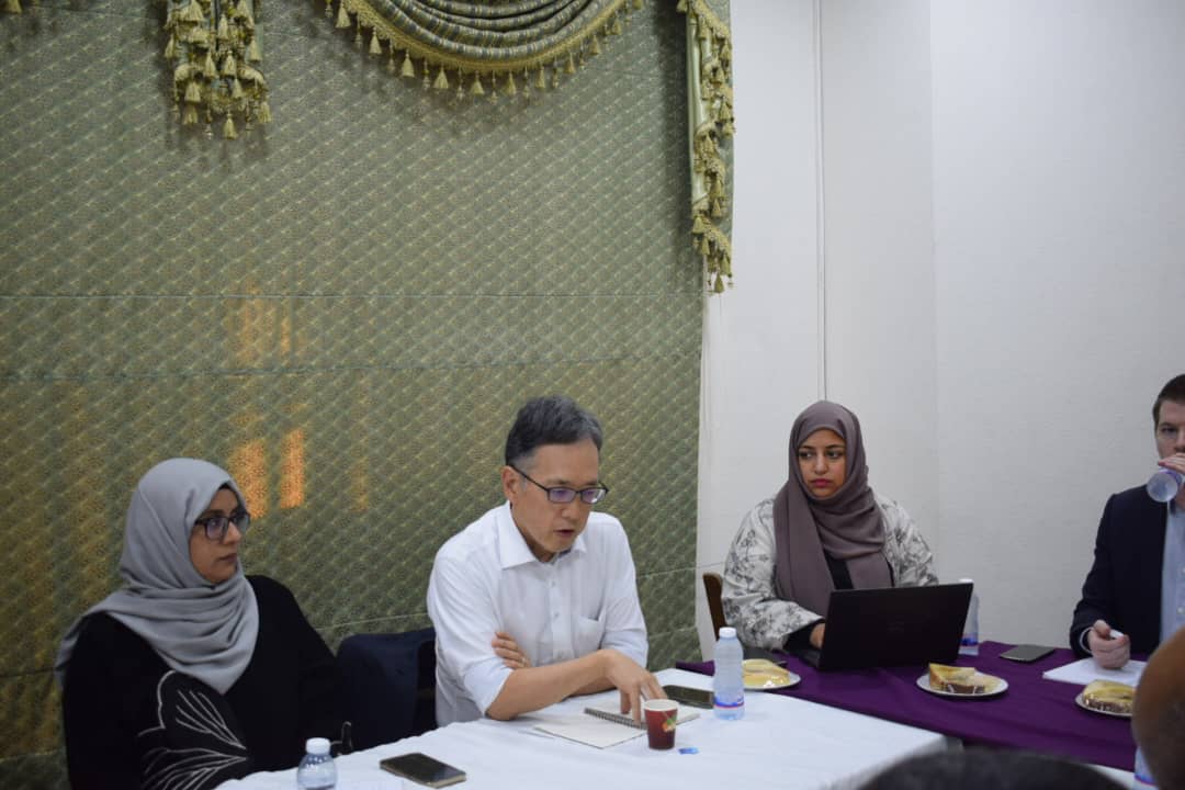 🔹مؤتمر حضرموت الجامع يستعرض مع وفد المبعوث الأممي لليمن الأوضاع في حضرموت ورؤيته لعملية السلام 
المزيد من التفاصيل #قناة_عاد :
tv3ad.net/?p=179498

(عاد/المكلا)خاص:

عقد ممثلو مؤتمر حضرموت الجامع مساء اليوم الاثنين في مدينة المكلا لقاءً مع وفد من مكتب المبعوث الخاص للأمين