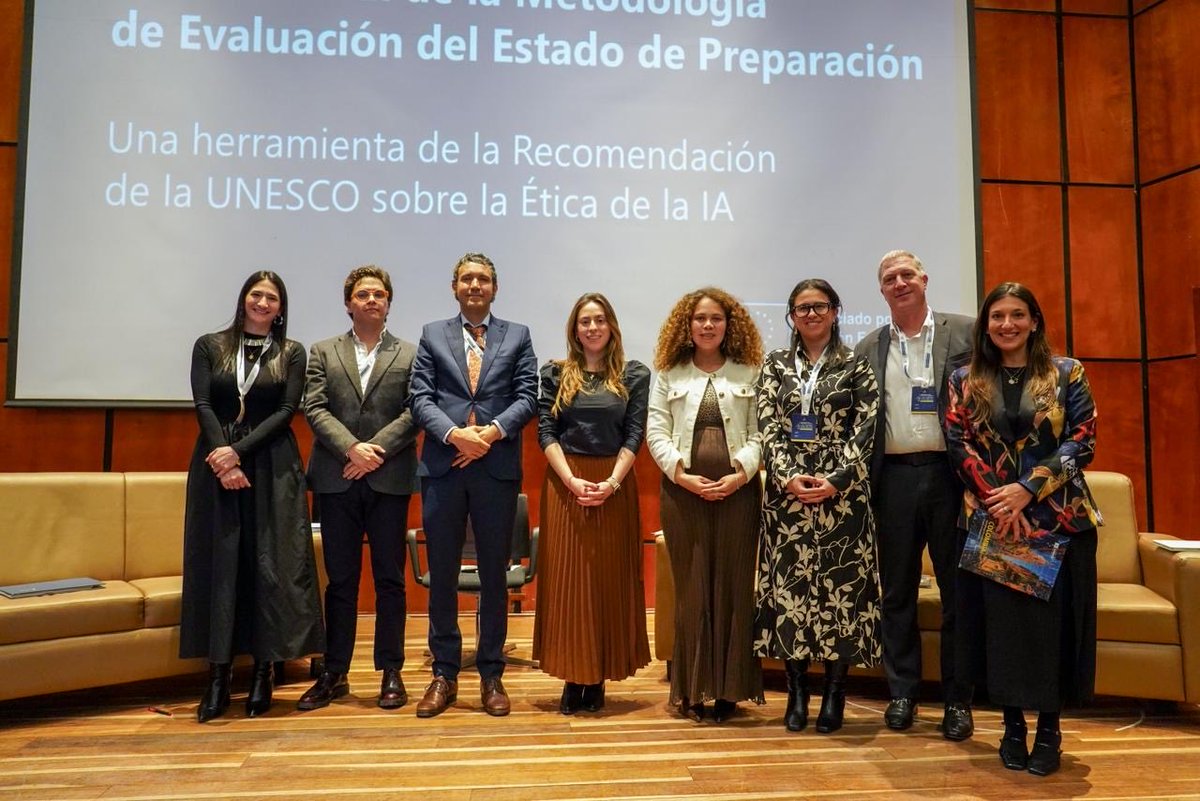 MincienciasCo's tweet photo. 💚Durante el panel 'Gobernanza Ética de la IA en Colombia', la ministra @YeseniaOlayaR subrayó la urgencia de regular la IA en Colombia.

“El mundo no da espera. Los grandes capitales internacionales que quieren invertir en IA nos preguntan cuál es la regulación existente”. 🧵 https://t.co/5pl6jDewvX