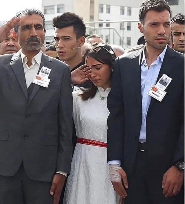 gelinciklerimiz's tweet image. Herkesin aklına bu fotoğraf kazındı.

Şehit P.Uzm.Çvş Umut Coşkun&apos;un nişanlısı, onu bembeyaz gelinliği ile uğurlamıştı. 

21.10.2019 ∞