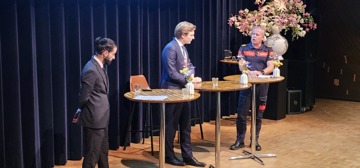 Hoe veilig is #Oisterwijk? Opnames gemaakt voor <a href="/OmroepLOVO/">LOVO</a>. Van de wereldproblematiek tot aan het effect op de <a href="/gem_oisterwijk/">Gemeente Oisterwijk</a>.
#cybercrime #stroomuitval #wateroverlast en invloeden buitenaf.

Met hoofdsprekers <a href="/DefensieMin/">Ruben Brekelmans</a> en <a href="/UlysseEllian/">Ulysse Ellian</a>. Fijn om je nog gesproken te hebben.