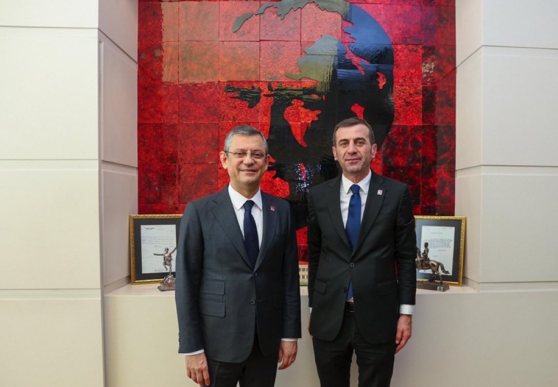 Partimizin 39. Olağan Sakarya İl Kongresini tamamladık. İl Başkanımız <a href="/oguzcuroglu/">Oğuz Can Curoğlu</a> 'nu ve yeni yönetim kurulunu tebrik eder, başarılar dilerim.

Sakarya'da partimizin başarısına, kentimizin umuduna katkı sunacak bir dönem olacak.
Yolunuz açık olsun.