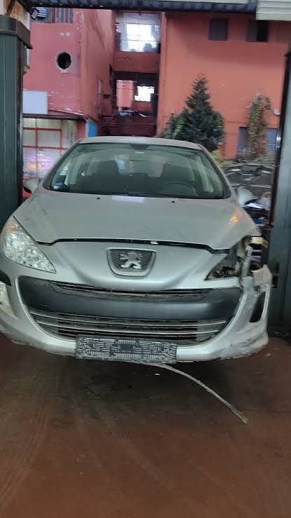 Selamlar herkese. Maalesef Peugeot arabamla ufak bir kaza yaptım ve aracımla ilgili plastik aksamlara ve fara ihtiyacım var. Ankara civarından peugeot için  orijinal ürün satan bildiğiniz yedek parçacı var mıdır? 

Not: Fotoğraf temsili
