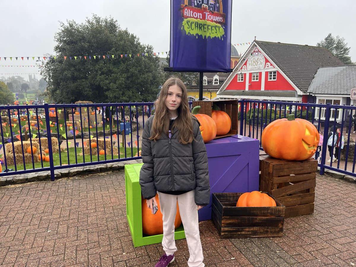 iamnunnthewiser's tweet image. A soggy but fun day at Alton Towers. We walked 15km! #twoweekhalfterm