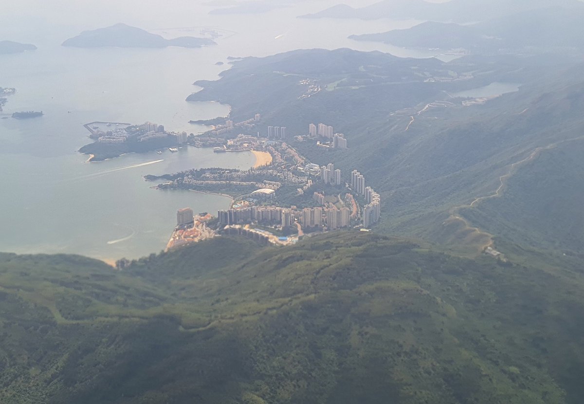 tejastroman's tweet photo. Some next level infrastructure projects in Hong Kong as clicked en route to Straya #cathaypacific #airplanepassengerphotography https://t.co/7SwHee8hBu