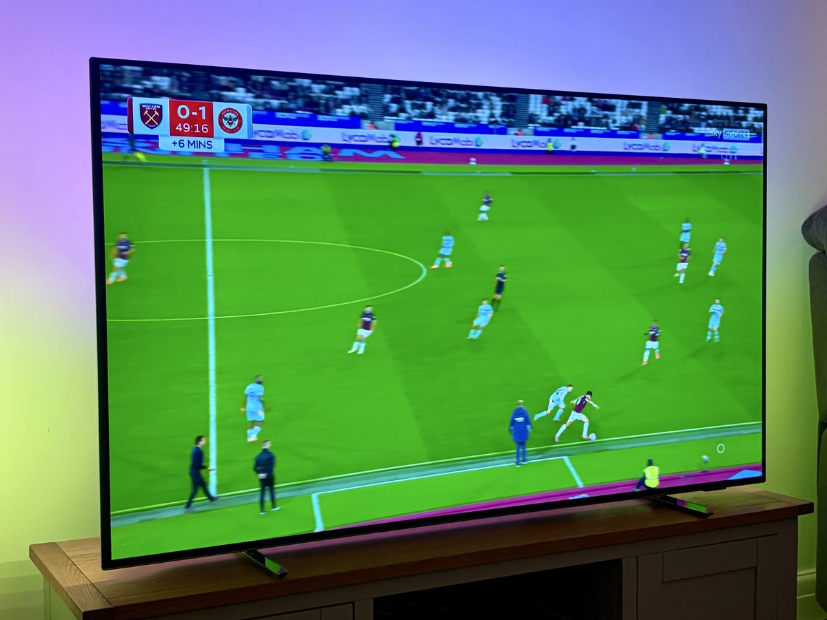 RobDebenham's tweet photo. 15 attempts on target for the away team, and 1 attempt by the  home team.

Will someone soon realise that this stadium isn’t a Home ground for @WestHam, it’s a money making machine for the Board. https://t.co/sLOYMlP6q4
