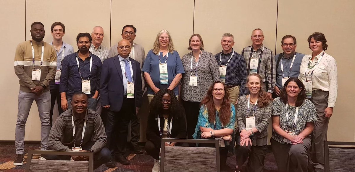 The GSA Hydrogeology Division Management Board in a photo session at #GSAConnects2025 in San Antonio.

#gsaconnects2025
#gsahydrogeologydivision2025

#gsahydrogeologydivision
#hydrogeology
#hydrology