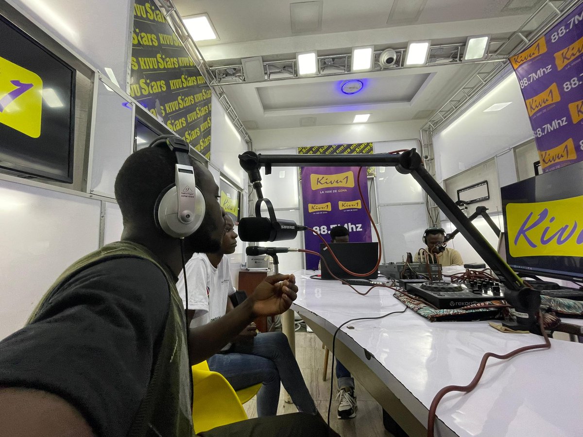 Sur les ondes de #Kivu1, nous avons eu le plaisir de parler de notre #organisation dédiée à la protection de l'environnement. 🌍

Préserver la biodiversité et éduquer sur les bonnes pratiques sont au cœur de nos engagements.
Merci à l’équipe de Radio Kivu 1 pour l’accueil
#Allen+