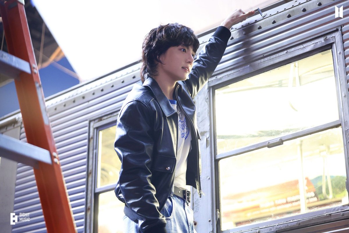 Jungkook's "Seven (feat. Latto)" has surpassed 2.6 billion streams on Spotify!