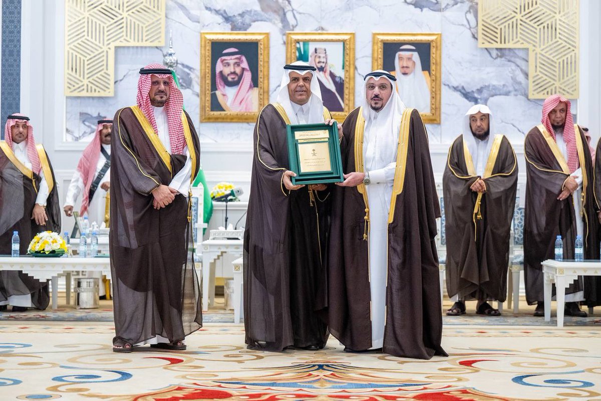 اشاد سموه بدوره الفاعل في دعم المبادرات النوعية التي تسهم في تنمية التعليم واستدامة أثره في المنطقة..

سمو #أمير_منطقة_القصيم يكرم مدير التعليم بالمنطقة الاستاذ محمد الفريح، تقديرًا لجهوده المتميزة في تنفيذ برامج الأوقاف التعليمية.