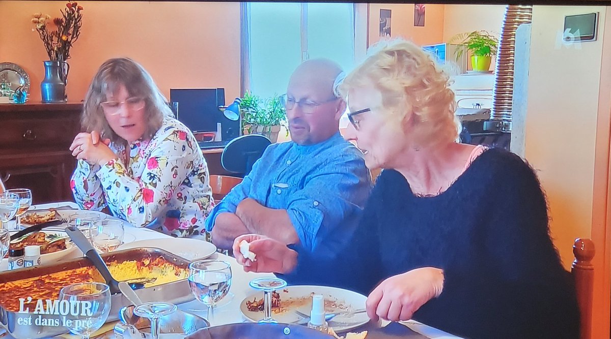 raphwtr's tweet image. Après c'est pas pour être méchant mais on dirait sa daronne aussi #ADP #ADP2025