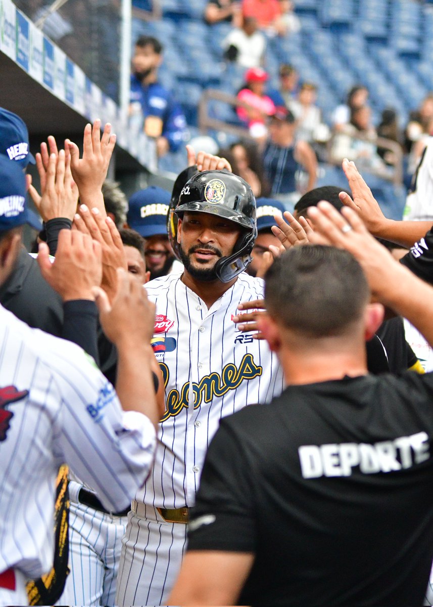 EdicionFinal's tweet image. #lvbp | Leones derrotó @leones_cbbc por segundo día a Caribes de Anzoátegui @caribesanz en el Estadio Monumental Simón Bolívar.

Fotografía | @fernandoioduber 

#edicionfinal #beisbol #leonesdelcaracas #caracas #venezuela