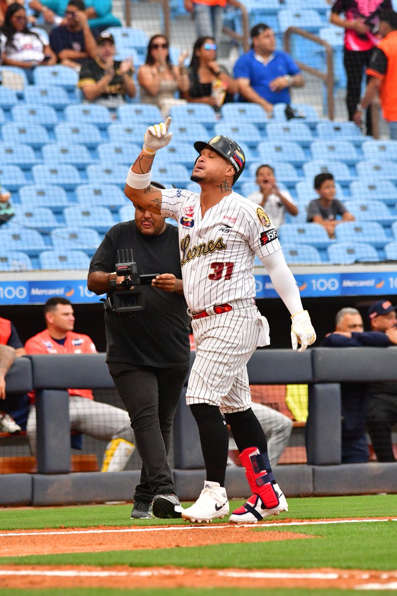 EdicionFinal's tweet image. #lvbp | Leones derrotó @leones_cbbc por segundo día a Caribes de Anzoátegui @caribesanz en el Estadio Monumental Simón Bolívar.

Fotografía | @fernandoioduber 

#edicionfinal #beisbol #leonesdelcaracas #caracas #venezuela