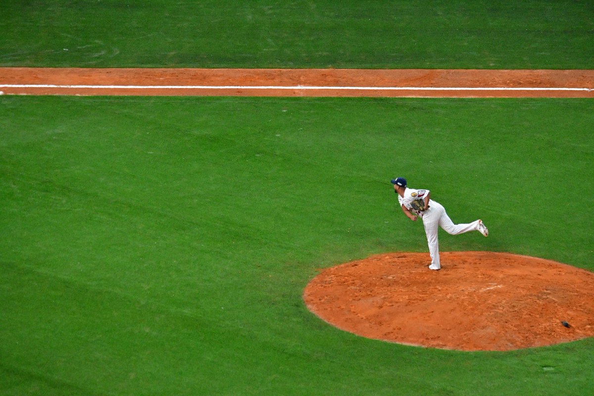 EdicionFinal's tweet image. #lvbp | Leones derrotó @leones_cbbc por segundo día a Caribes de Anzoátegui @caribesanz en el Estadio Monumental Simón Bolívar.

Fotografía | @fernandoioduber 

#edicionfinal #beisbol #leonesdelcaracas #caracas #venezuela