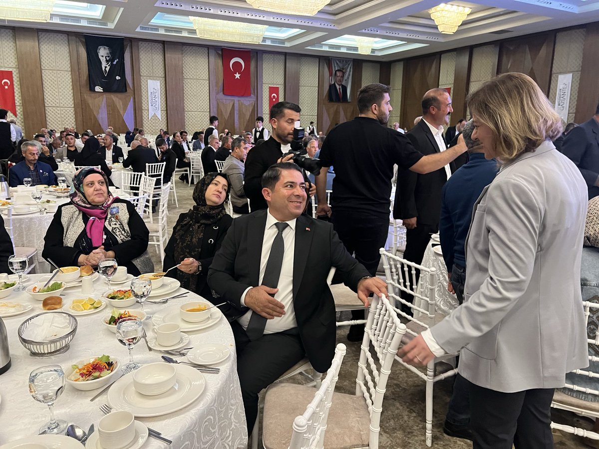 📌19 Ekim #MuhtarlarGünü dolayısıyla kıymetli muhtarlarımızla bir araya geldik.

Yerel demokrasimizin en önemli temsilcileri olan muhtarlarımızın mahallelerimizdeki özverili çalışmalarına Büyükşehir Belediyesi olarak bugüne kadar olduğu gibi bundan sonra da güçlü şekilde destek