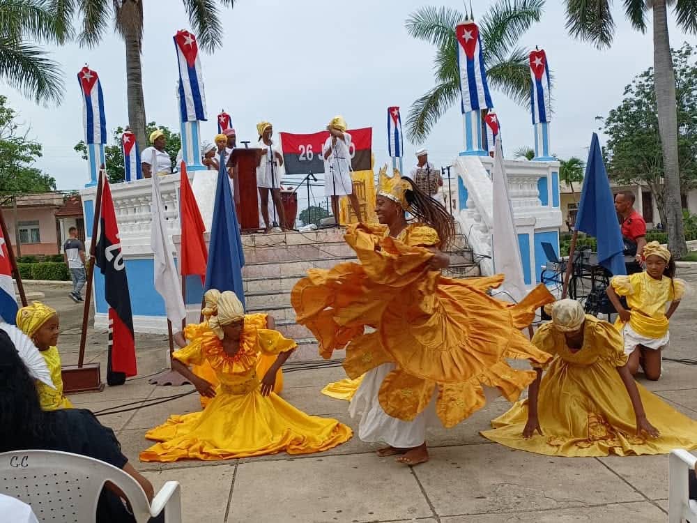 ¡Hoy es 20 de octubre, Día de la Cultura Nacional Cubana! 🇨🇺
​La cultura se aprende, se vive y se baila. Esta imagen es el reflejo del alma vibrante de Palmira, donde la tradición se manifiesta en el arte de nuestros jóvenes.
<a href="/CubaMined/">MINED</a> <a href="/Cienfuegos95386/">Comunicación DGE Cienfuegos</a>
