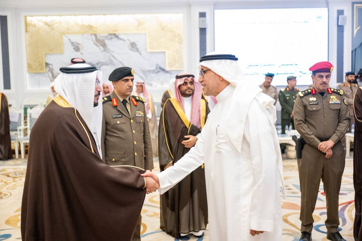 هنأه سموه بهذه المناسبة مؤكداً أن هذا الإنجاز يأتي تقديرًا لإبداعه وإسهاماته المتميزة في إثراء المشهد الثقافي..

سمو #أمير_منطقة_القصيم يبارك فوز الدكتور عبدالله البريدي بجائزة الأدب في الدورة الخامسة من الجوائز الثقافية الوطنية.