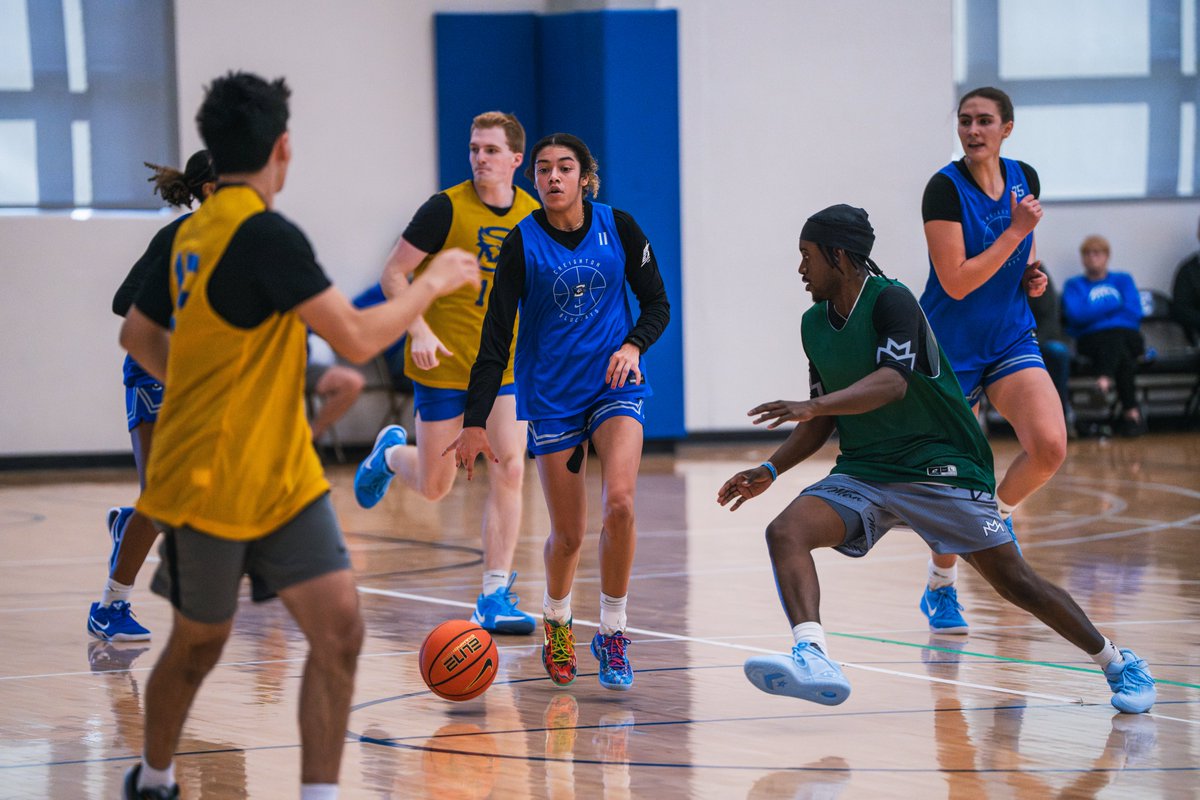 Big shoutout to all the fans that showed up to our open practice yesterday! Looking forward to seeing all of you in D.J. Sokol this season!! 

#GoJays