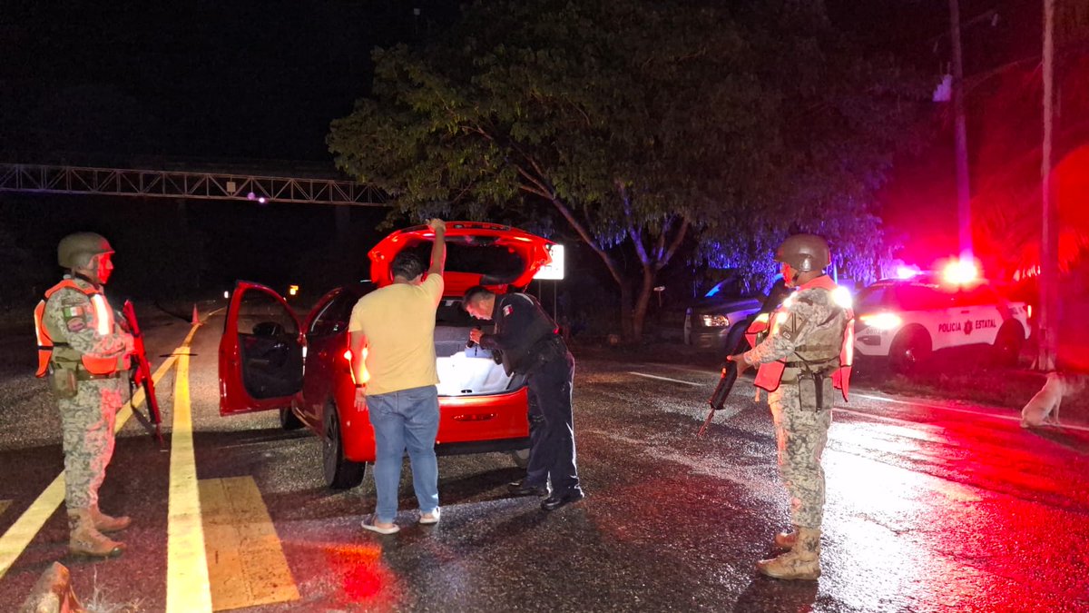 En la sesión de hoy de la Mesa para la Construcción de la Paz y la Seguridad, se informó sobre el operativo “Sellamiento”, mediante el cual la <a href="/Defensa_mx/">defensaxmexico</a>, <a href="/SEMAR_mx/">SEMAR México</a> y @GN_mx, en coordinación con la <a href="/polidecampeche/">Policía de Campeche</a>, mantienen vigilancia activa en las cinco entradas a la capital