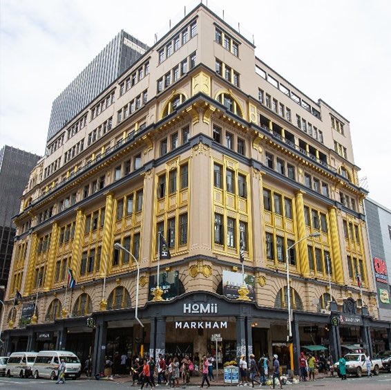 Timeless_Report's tweet image. 🚨Durban Father Demands Accountability After Tragic Lift Shaft Accident Claims Son’s Life, Leaves Daughter in ICU

Durban, KwaZulu-Natal — A grieving father is calling for justice and public support after a horrific accident at the Homii Flats in Durban left one of his 8-year-old…