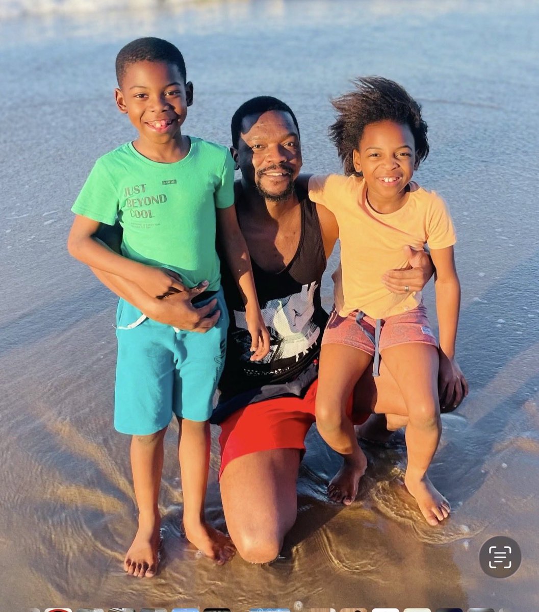 Timeless_Report's tweet image. 🚨Durban Father Demands Accountability After Tragic Lift Shaft Accident Claims Son’s Life, Leaves Daughter in ICU

Durban, KwaZulu-Natal — A grieving father is calling for justice and public support after a horrific accident at the Homii Flats in Durban left one of his 8-year-old…