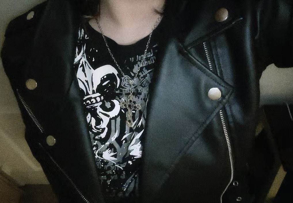 i6tham's tweet image. i need a neck tattoo