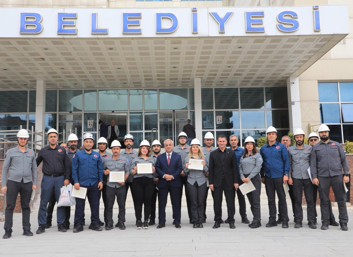 Elazığ Belediyesi Arama Kurtarma Ekibimiz (ELBAK) eğitimlerini başarıyla tamamlayarak akredite oldu..Elazığımıza ve Ülkemize hayırlı olması dileğiyle..
#Elazığbelediyesi