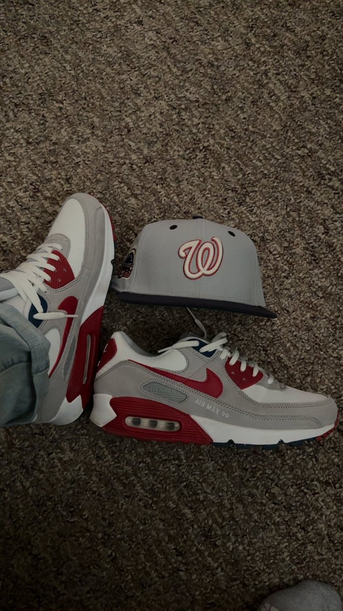 KicksNfitteds26's tweet image. 31 days of #JBSV Just trynna give my brother @JBfromchicago his flowers. If you have anything from his brand, feel free to rock & post
Day 20 #LostAndFound hoodie
KOTD #AirMax90 โAthletic Clubโ
FOTD #WashingtonNationals #PINdejos #StartingCapFive #KillerCombo