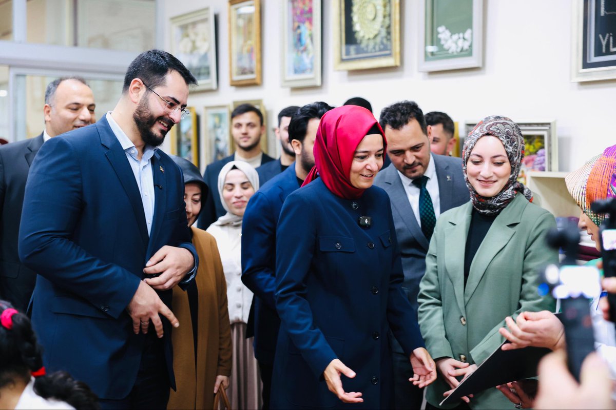 akbagcilar's tweet photo. Sn. @drbetulsayan ve İlçe Başkanımız @MYGultepe  İlçe ziyareti program kapsamında Engelliler Sarayı ve Vefahane tesislerinde sunulan hizmetler hakkında bilgi alındı, ilçemizde faaliyet gösteren Çare Derneği’ni ziyaret ederek yürütülen çalışmalar hakkında istişarelerde bulunuldu. https://t.co/SrLmOASf1d