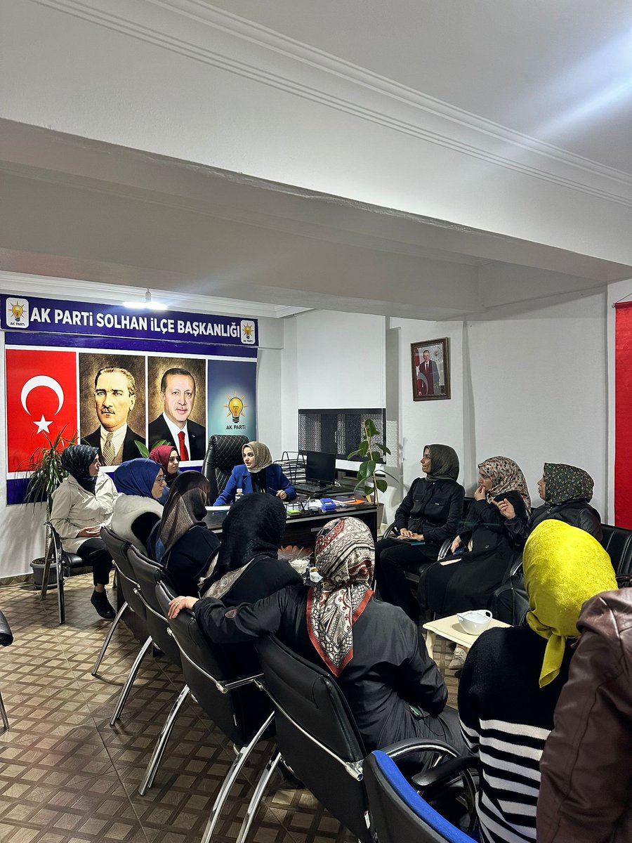 Ak Parti Kadın Kolları
Genel merkez MKYK Üyemiz Teşkilat Başkan yrd. il koordinatörü 
Sn <a href="/NisaAte17/">Nisa Ateş</a>,İl Kadın Kolları Bşk Sn  <a href="/masifegundogdu/">Maşife GÜNDOĞDU</a>
İlçe Kadın kolları Bşk Sn <a href="/Ceyda8190/">Cahide tuğa</a> 've yönetimimizin katılmı ile birlkte  çalışmalarmızı İstişare ettik Toplantımız hayrlara vesile olsun