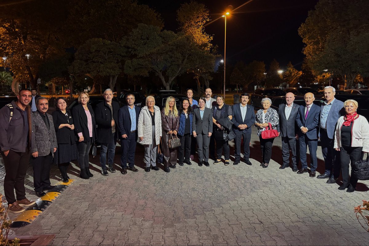 19 Ekim Muhtarlar Günü vesilesiyle muhtarlarımızla bir araya geldik.

Maltepemizin geleceğine birlikte yön verdiğimiz muhtarlarımızla, mahallelerimizin ihtiyaçlarına ortak akılla, dayanışma ve işbirliği içerisinde çözüm üretmeye devam ediyoruz.

Tüm muhtarlarımıza emekleri ve