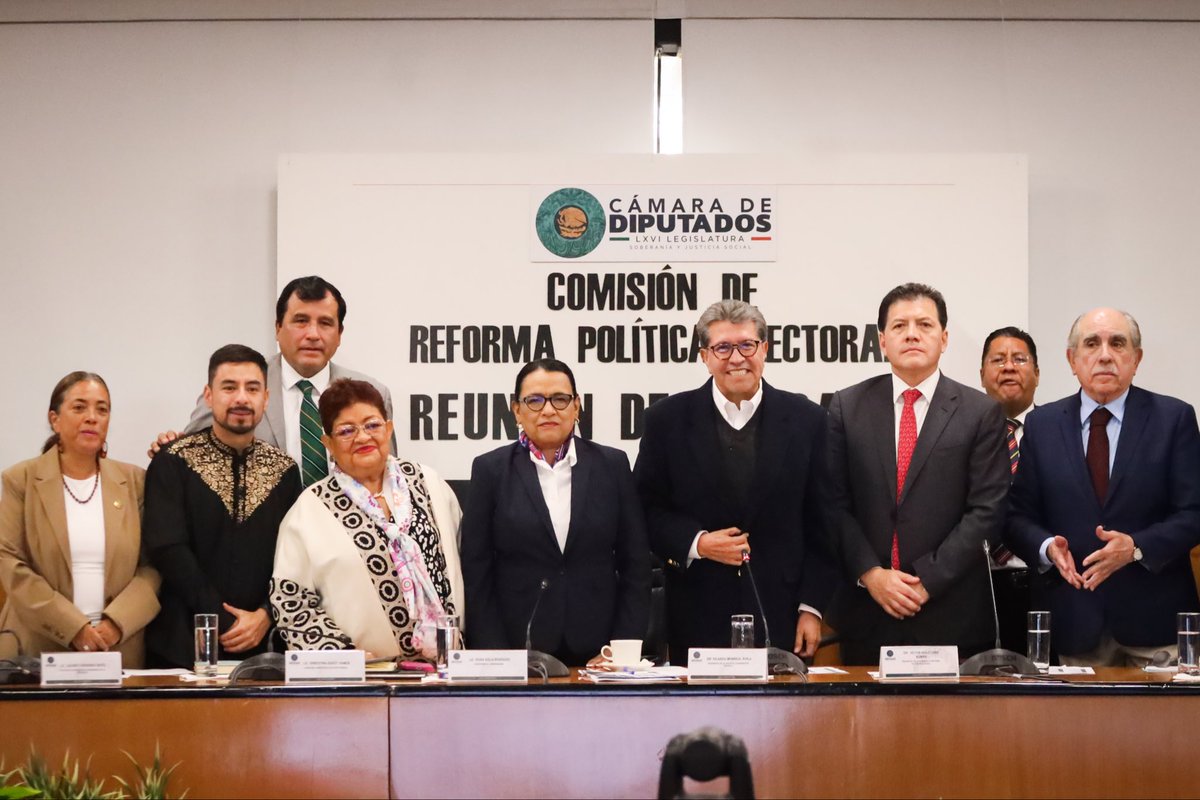 rosaicela_'s tweet photo. Agradecemos a la @Mx_Diputados y al presidente de la #Jucopo, @RicardoMonrealA, el diálogo democrático entre integrantes de su Comisión de Reforma Político-Electoral y la Comisión Presidencial para la #ReformaElectoral con el fin de intercambiar puntos de vista acerca de este importante tema. 🇲🇽 @Claudiashein @vhlobo
