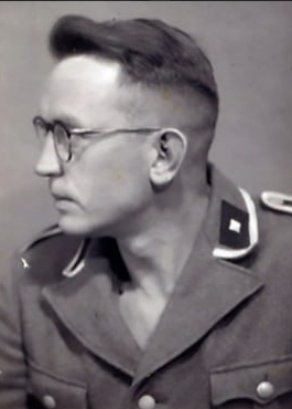 Recientemente se ha identificado al ejecutor de la imagen conocida como "El ultimo judío de Vinnitsa 1941"

La ejecución fue en Berdichev el sujeto de la foto se llama Jakobus Onnen nacido en 1906 Frisia, profesor de francés y SS-Unterscharführer

Murió el 12 de agosto de 1943