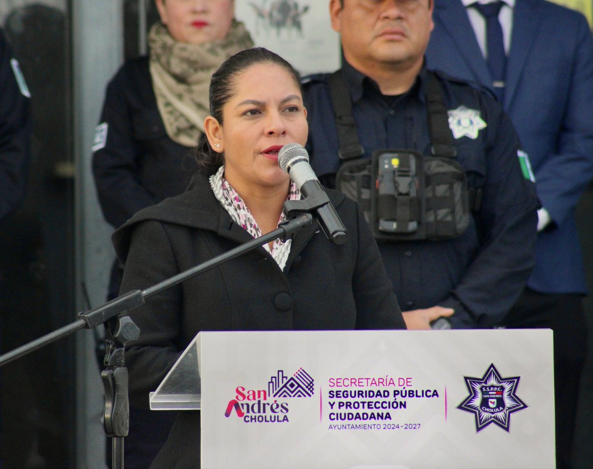 🗣🇲🇽 Entonar el Himno Nacional consolida nuestros valores y compromiso con #SanAndrésCholula. 

🫡 Acompañados de la presidenta municipal, <a href="/LupitaCuautleT/">Lupita Cuautle</a>, llevamos a cabo nuestra Ceremonia de Izamiento de Bandera, en el Complejo de Seguridad Pública Municipal.