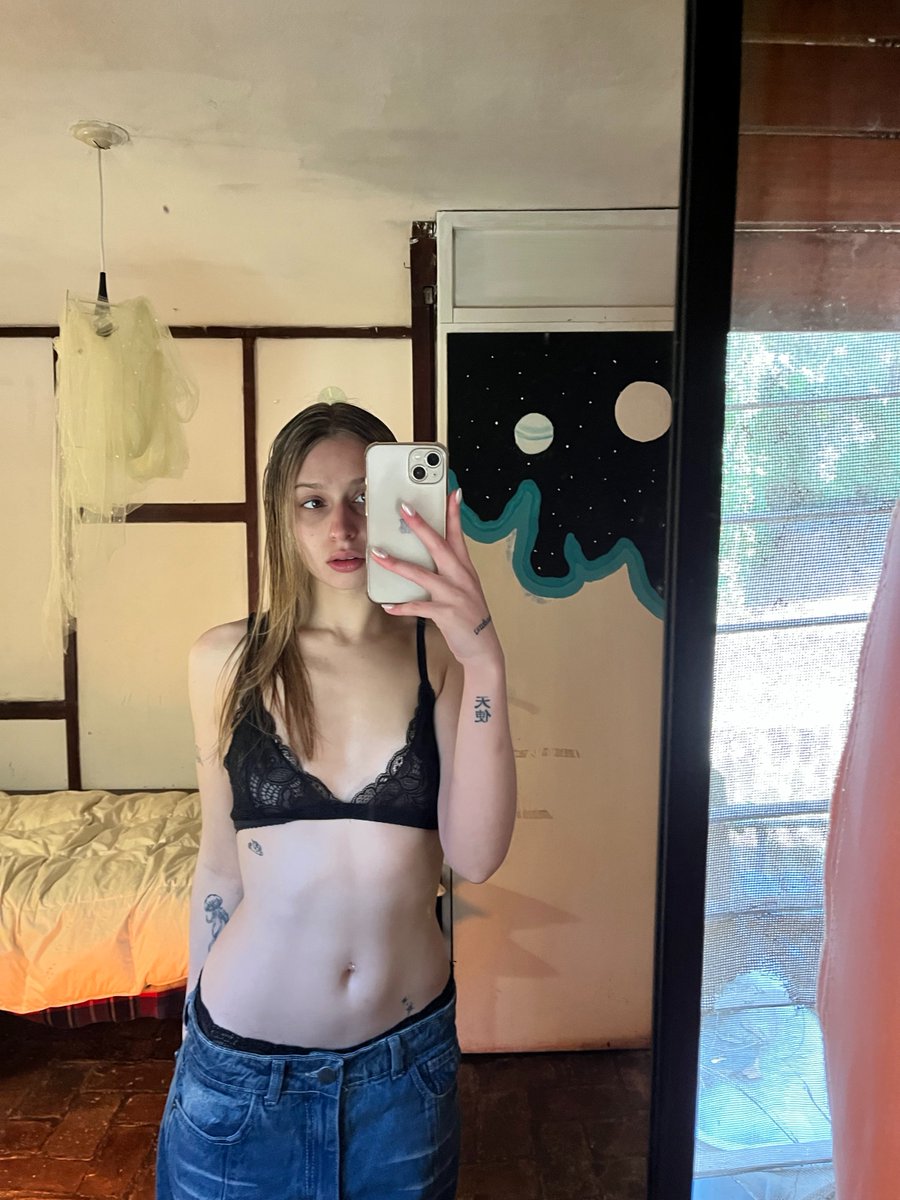 QuestGabii's tweet photo. Who's brave enough to make me cum all over their dick tonight? FREE LINK ⬇️ https://t.co/q3YiDXXpGo