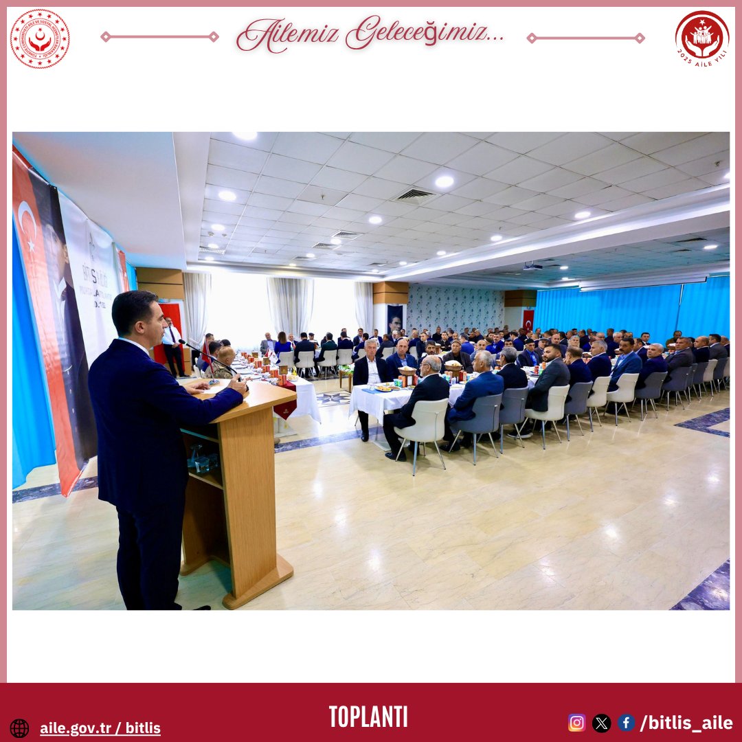 bitlis_aile's tweet image. 📌Valimiz Sayın @ahmetkarakaya37 başkanlığında, ilimizde görev yapan muhtarlarımızın katılımıyla toplantı gerçekleştirildi.

📌 Sayın Valimiz, 19 Ekim Muhtarlar Günü’nü kutlayarak muhtarlık müessesesinin devletin vatandaşa en yakın eli ve sesi olduğunu belirtti. Muhtarların kamu…