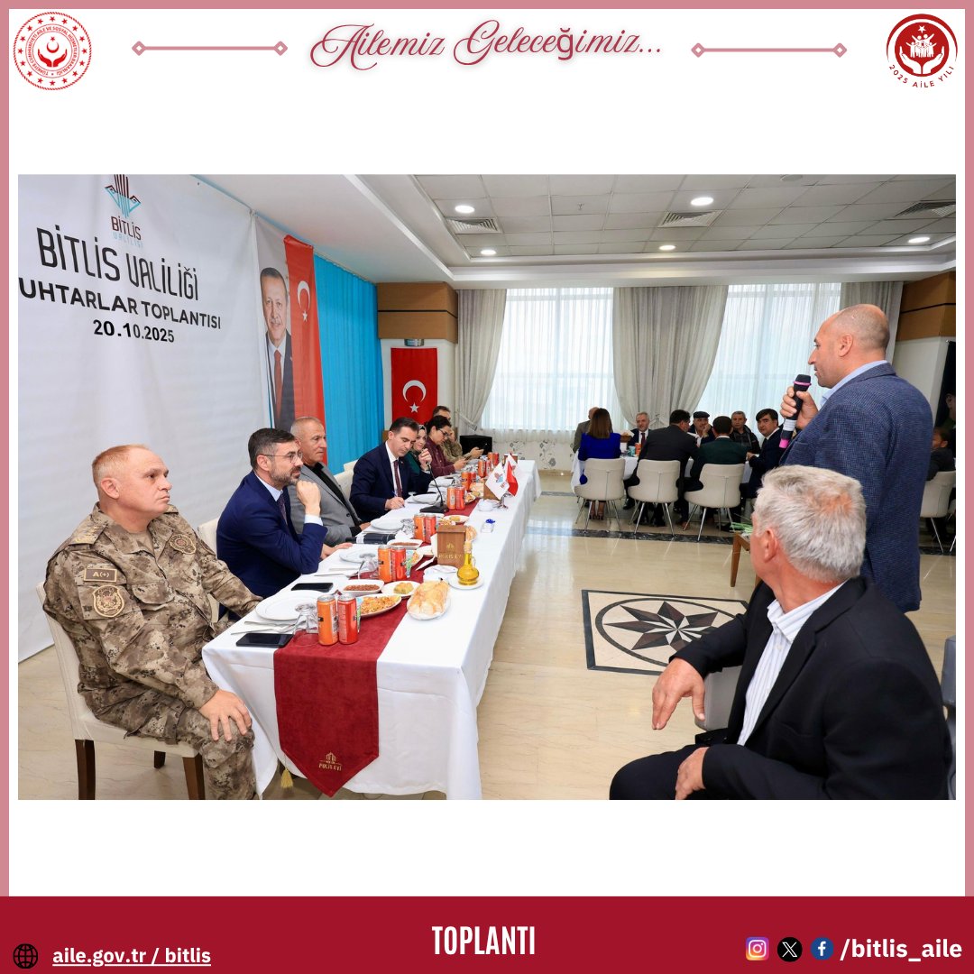 bitlis_aile's tweet image. 📌Valimiz Sayın @ahmetkarakaya37 başkanlığında, ilimizde görev yapan muhtarlarımızın katılımıyla toplantı gerçekleştirildi.

📌 Sayın Valimiz, 19 Ekim Muhtarlar Günü’nü kutlayarak muhtarlık müessesesinin devletin vatandaşa en yakın eli ve sesi olduğunu belirtti. Muhtarların kamu…