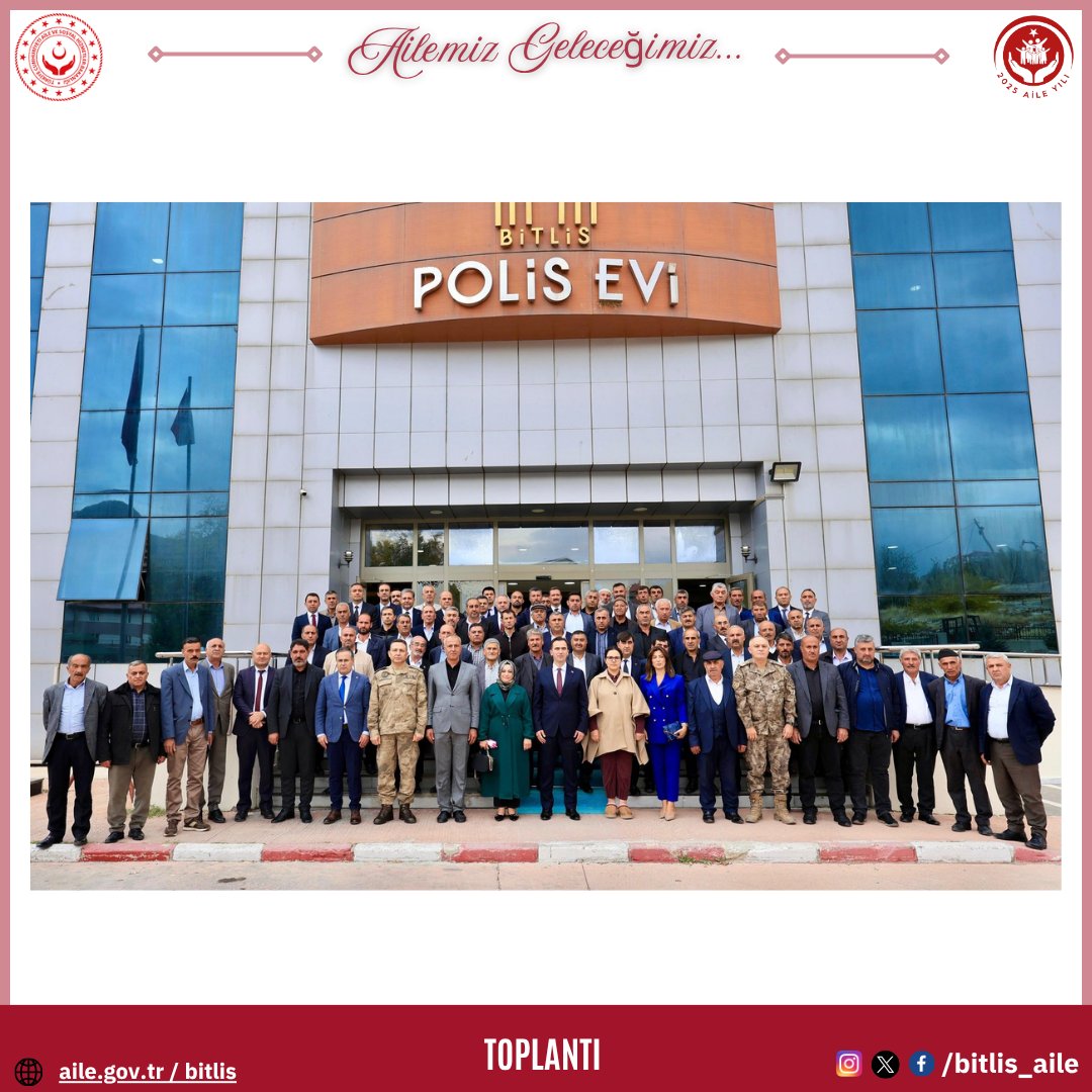 bitlis_aile's tweet image. 📌Valimiz Sayın @ahmetkarakaya37 başkanlığında, ilimizde görev yapan muhtarlarımızın katılımıyla toplantı gerçekleştirildi.

📌 Sayın Valimiz, 19 Ekim Muhtarlar Günü’nü kutlayarak muhtarlık müessesesinin devletin vatandaşa en yakın eli ve sesi olduğunu belirtti. Muhtarların kamu…