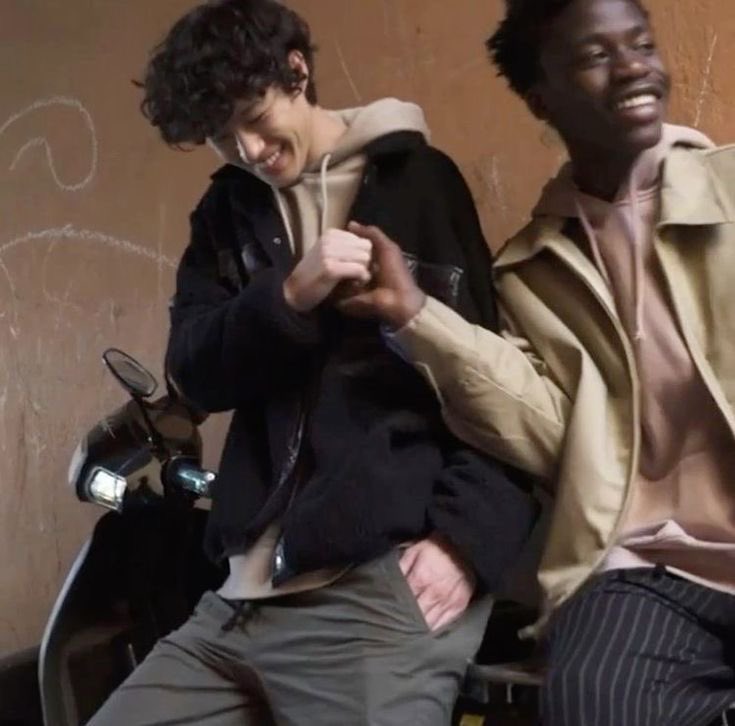 mightgvy's tweet image. slk mano parabens (atrasado porque voce fugiu) te amo (quando voce nao esta me xingando) tmj pra sempre 🤩🤙🏻