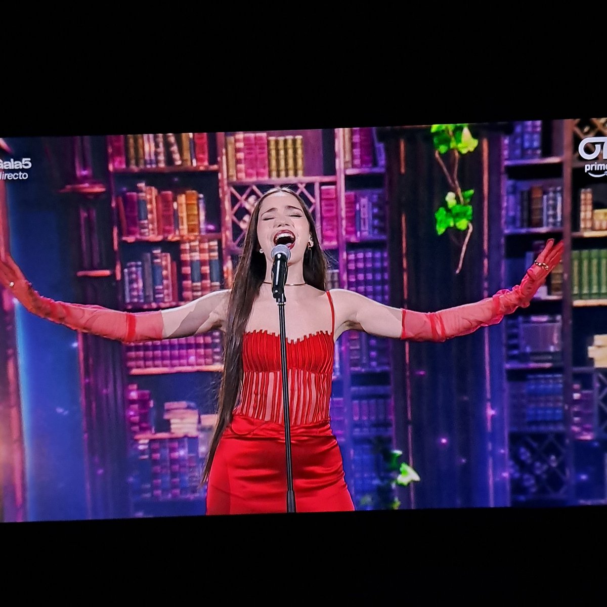 intosanji's tweet photo. SALVAR JUDIT JODER #OTGala5 https://t.co/Ryhf1baHz2