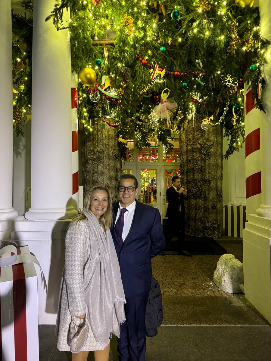 adeferr's tweet image. Grateful that I was able to visit The People's House when it WAS the People's House.
He is destroying our HISTORY.