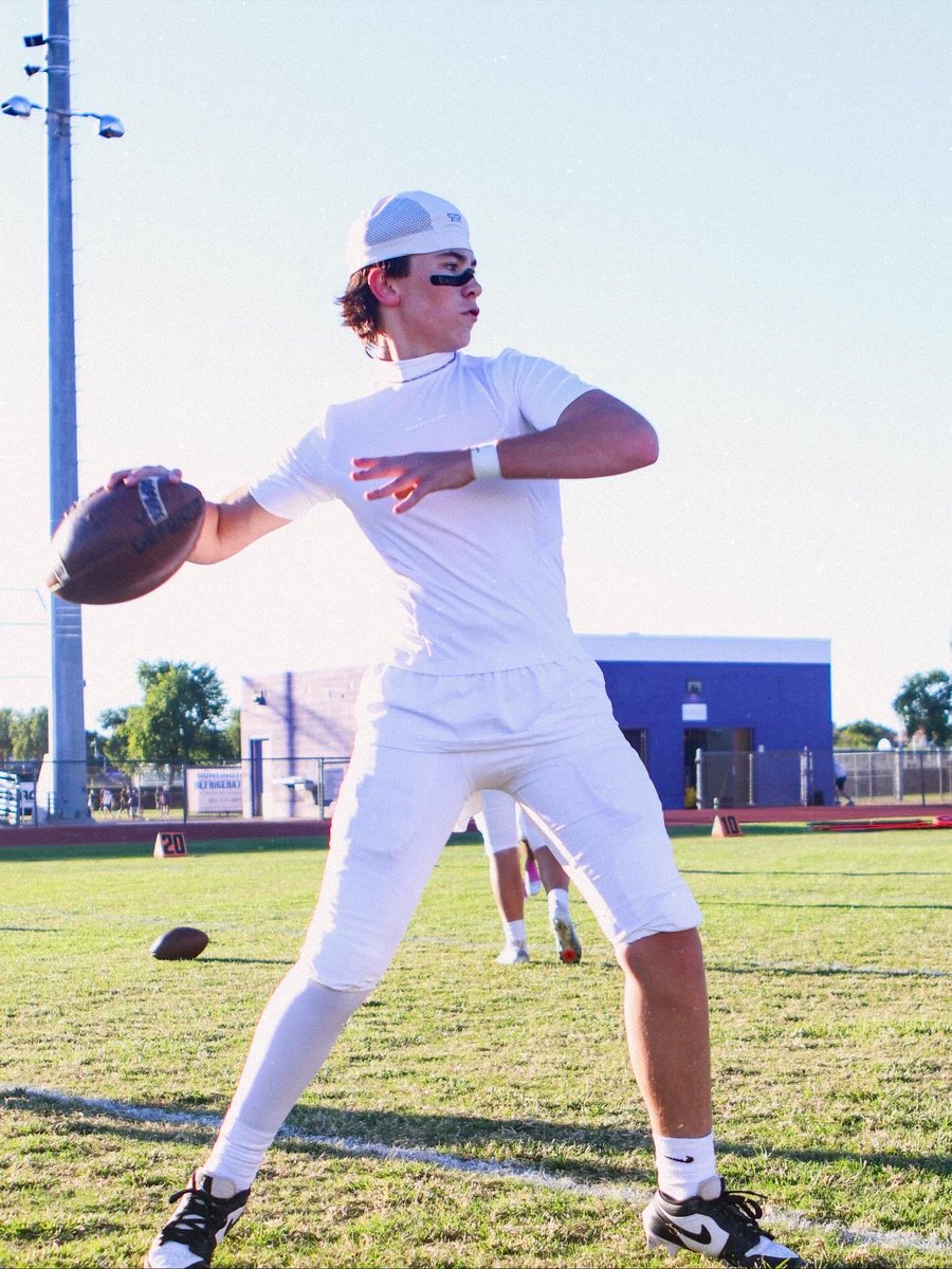 HudsonCalapp's tweet image. Unfortunately my season has ended with a tibia fracture. Thank you for all the messages and prayers these past few days. To my coaches and trainers - thank you for all your support and guidance this season. This is only the start - 4 out @SunriseMtFB @slingitqb @jake_benger…