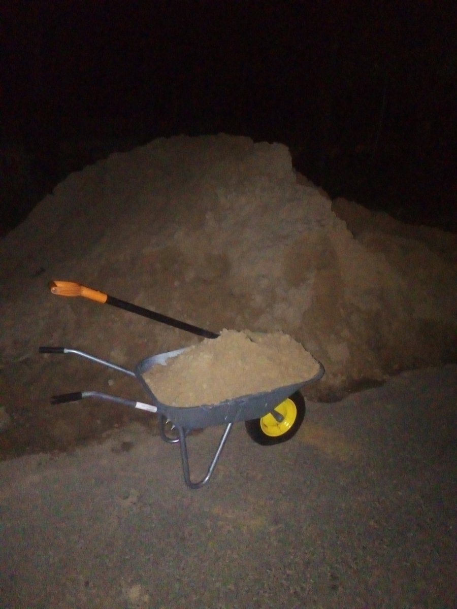 ZloNoNameSov's tweet image. 20.Last one for now, I'm tired.
I love stealing shit, but only if it's funny.
I've stolen Sand, pianos, armchairs, and a metal door.