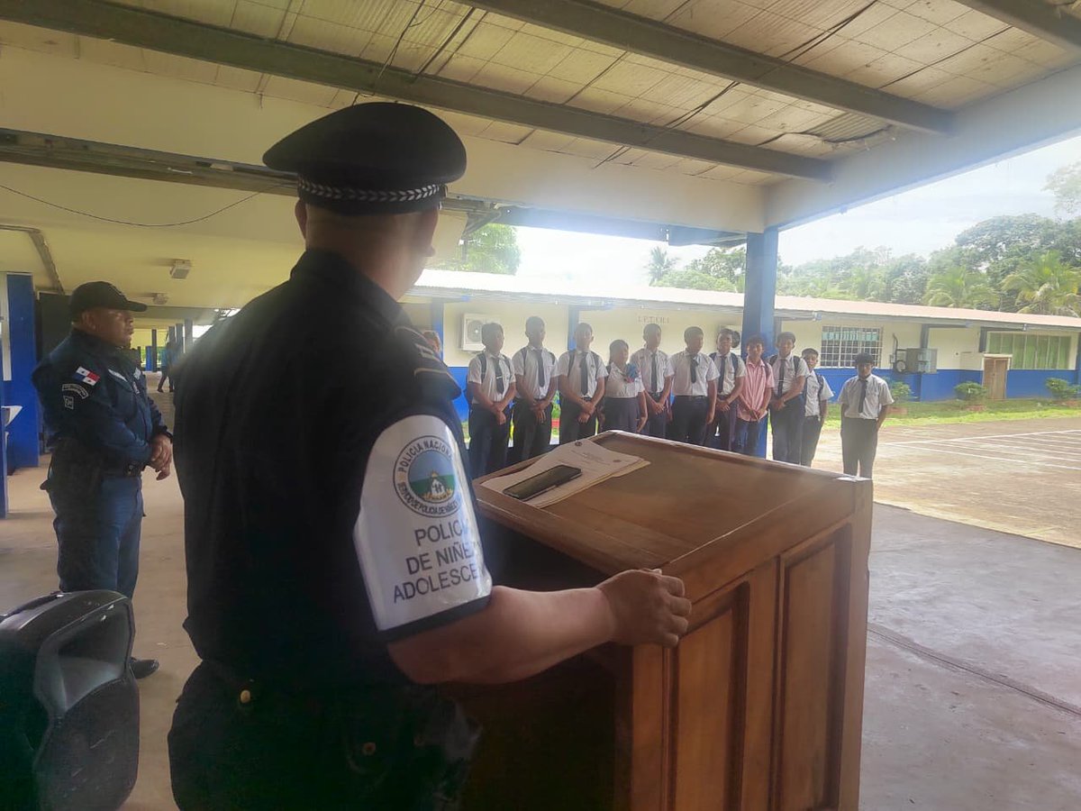 policiadepanama's tweet photo. #Comarcal | En seguimiento al lineamiento del Plan Firmeza, inauguramos el Programa “Escuela Vigilante” en el Centro Educativo I.P.T. Chiriquí Oriente, con la finalidad de fortalecer la prevención, fomentar valores y mejorar la seguridad en la comunidad educativa. #PlanFirmeza https://t.co/pvnvSFbVRP