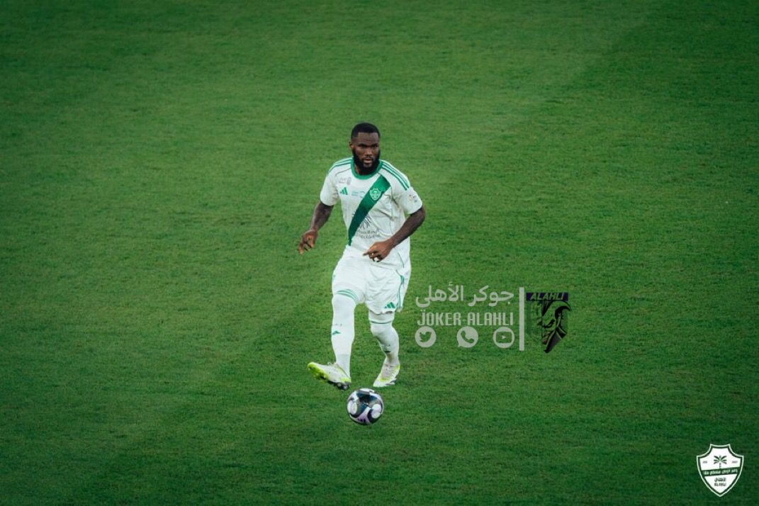 🚨💫

 الإيفواري "فرانك كيسيه" 

حصل مع منتخب بلاده أفضل لاعب مقدمه من الاتحاد الافريقي

و الآن يحصل على جائزة رجل المباراة مقدّمة من الاتحاد الآسيوي 👏🏽💚

لا بارك الله في كل دخيل 
وكل بوق  طالب برحيله